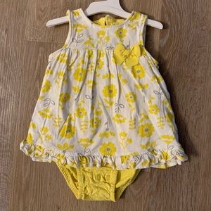 Carter's Girl's Size 28 Months Yellow Floral Romper With Polka Dot Underlay